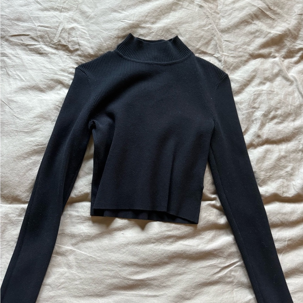 Black Ribbed Long Sleeve Crop Top